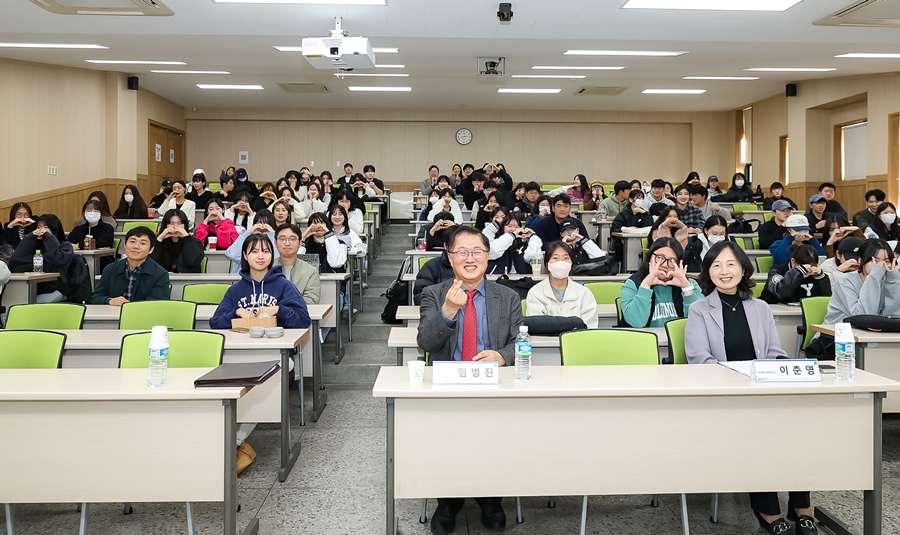 Генеральный секретарь провел специальную лекцию ы Университете Ённам