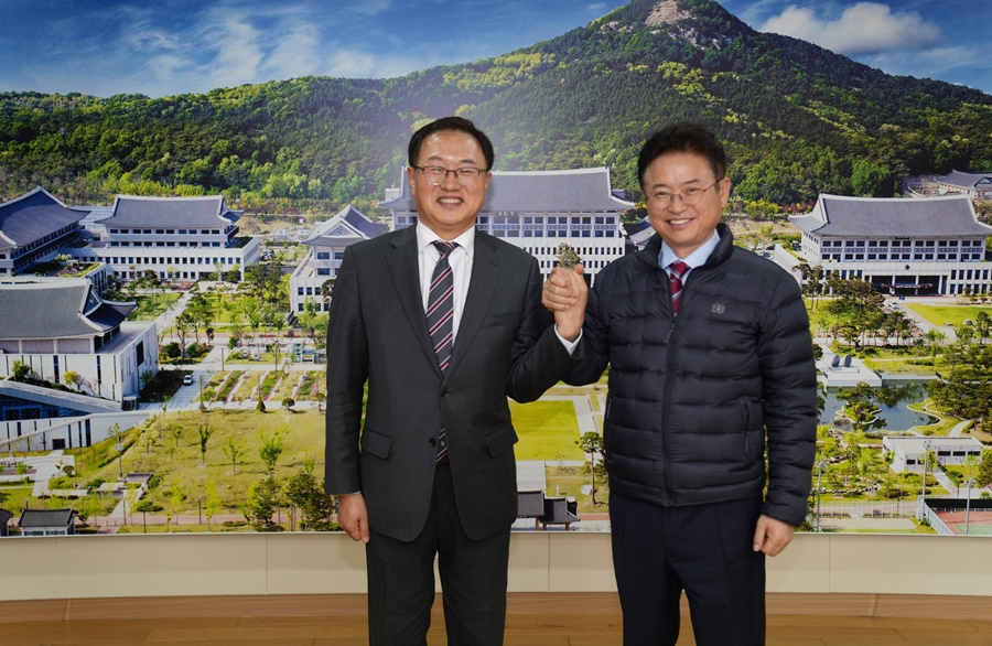 NEAR Secretary-General LIM Byung-jin Visits LEE Cheol-woo, Governor of Gyeongsangbuk-do Province