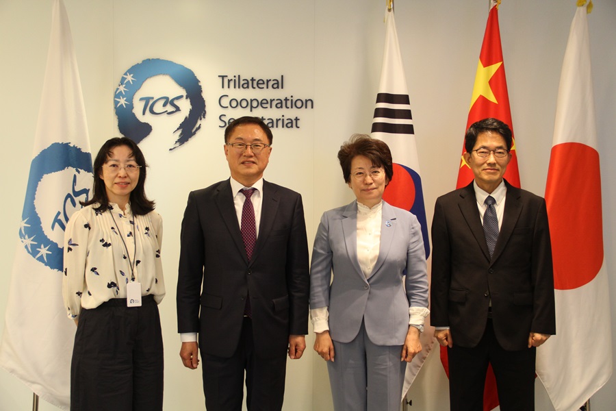 NEAR Secretary-General Meets with TCS Secretary-General OU Boqian