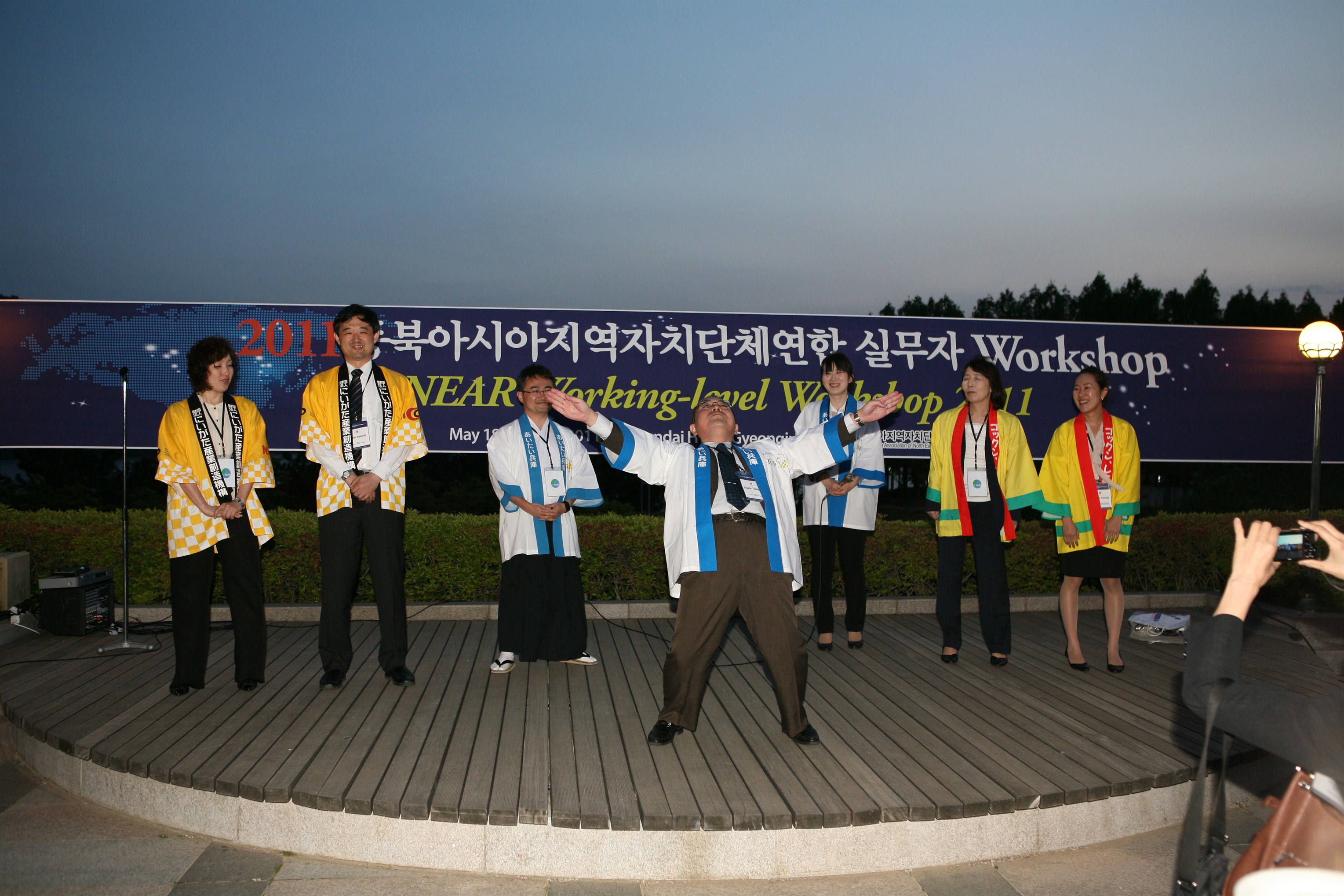 Япон улсын төлөөлөгчид гадаа хүлээн авалтан дэр